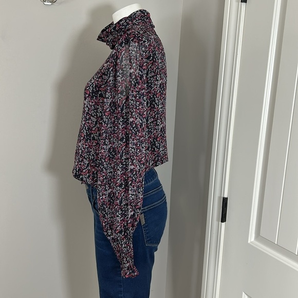 EVEREVE Scarlett Gathered Mock Neck Floral Keyhole Back Blouse Top Sz S - Picture 6 of 13